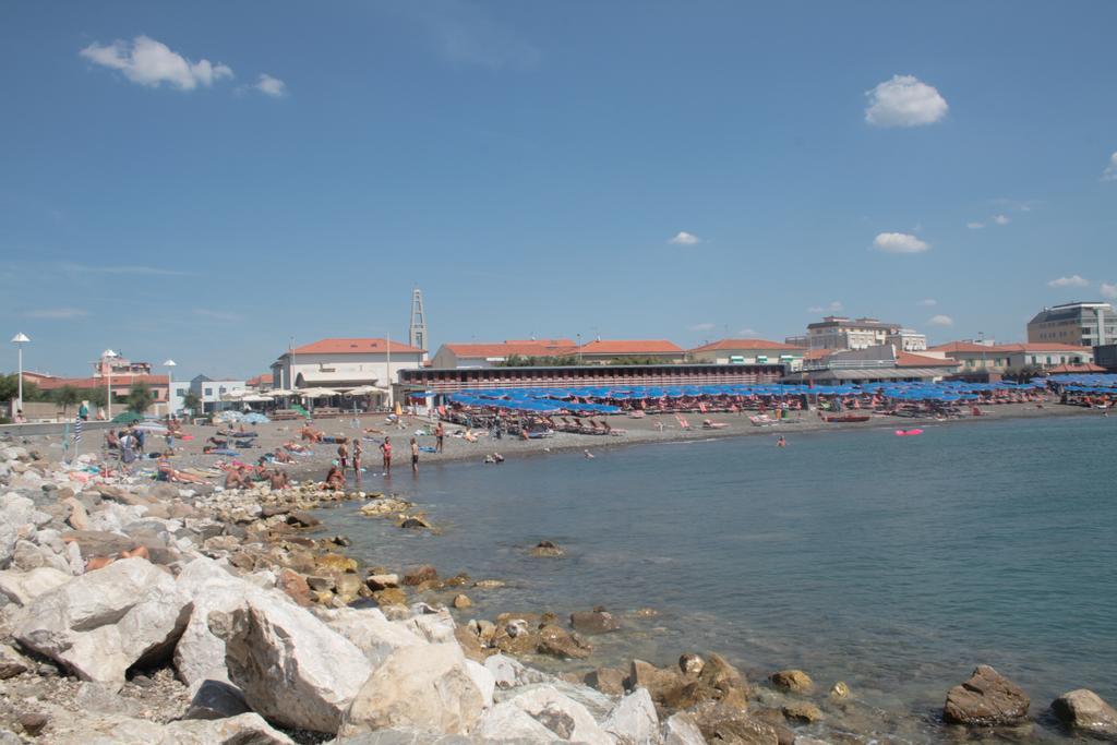 西莱奥尼酒店 切齐纳的码头 外观 照片